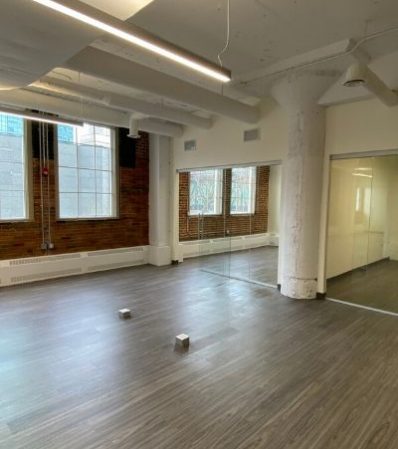 limpieza-despues-de-una-obra-de-reforma-en-un-dormitorio-en-casa en Manzanares el Real